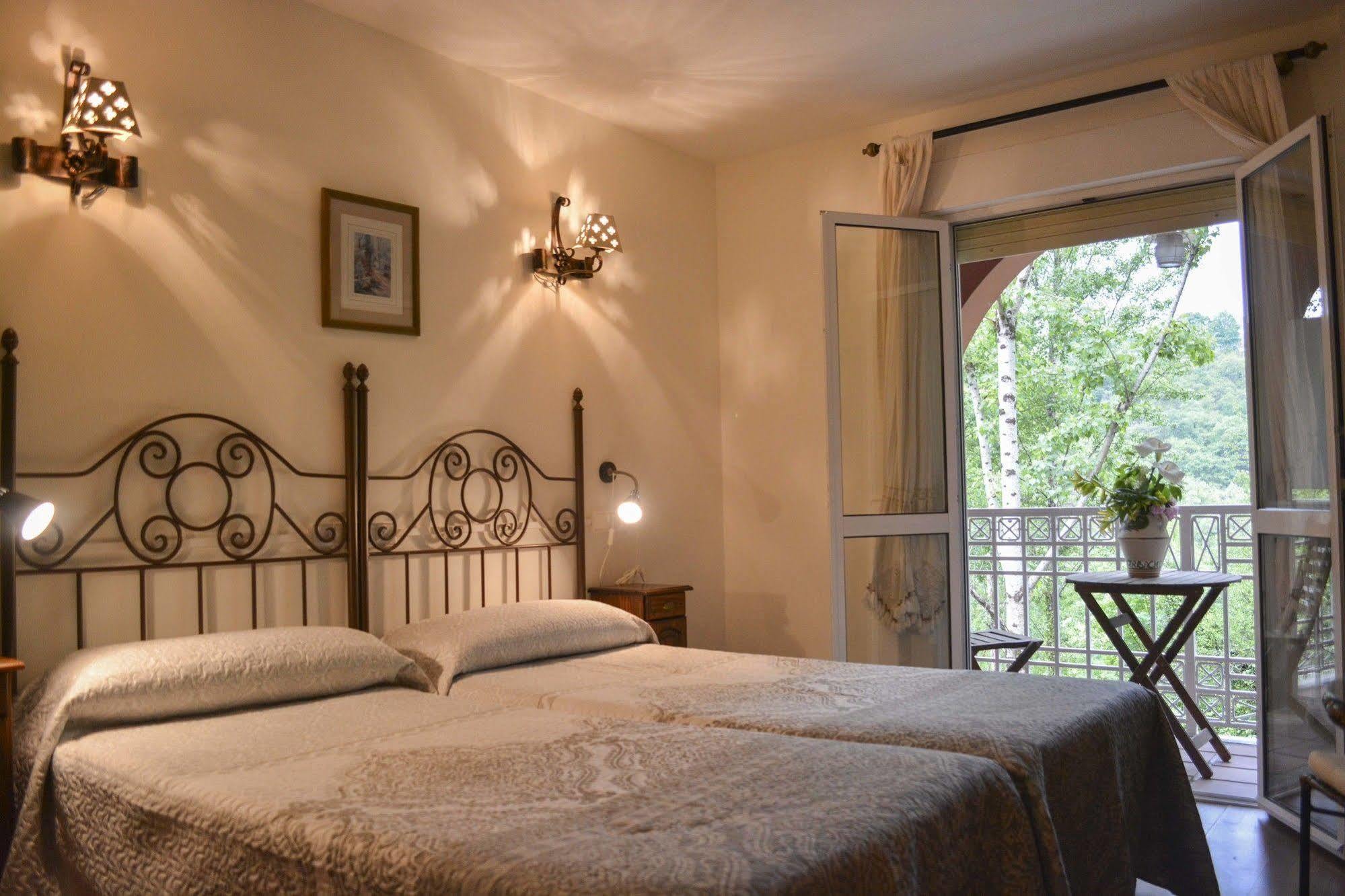 Hotel Azabache Susierra กังกัส เด โอนิส ภายนอก รูปภาพ